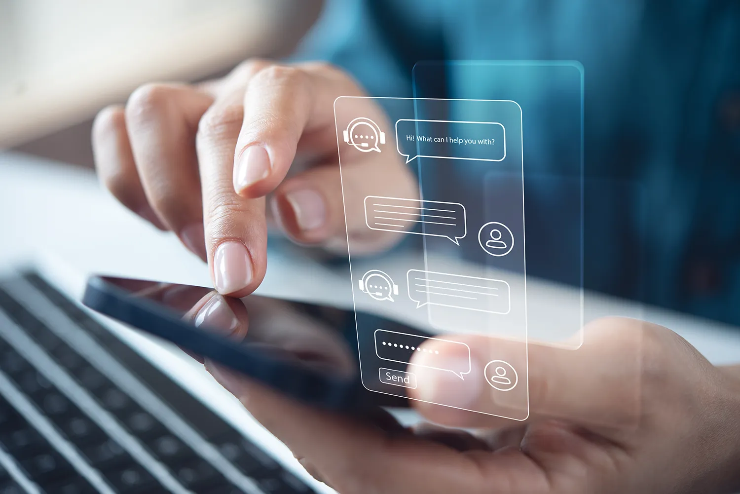 Person chattet mit Customer Support der UIX Academy, um Fragen zu UX UI Weitertbildungen beantwortet zu bekommen.