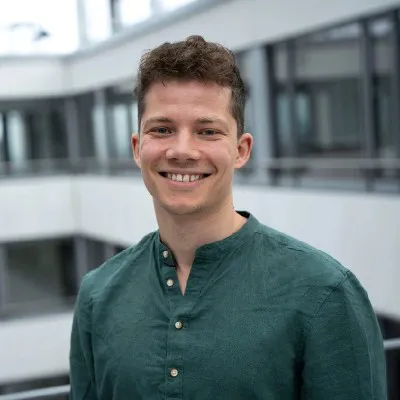 Pascal Boerger, arbeitet beim SWR als UX/UI Designerin und war Teilnehmer des AI Driven Design Methods Kurs der UIX Academy.